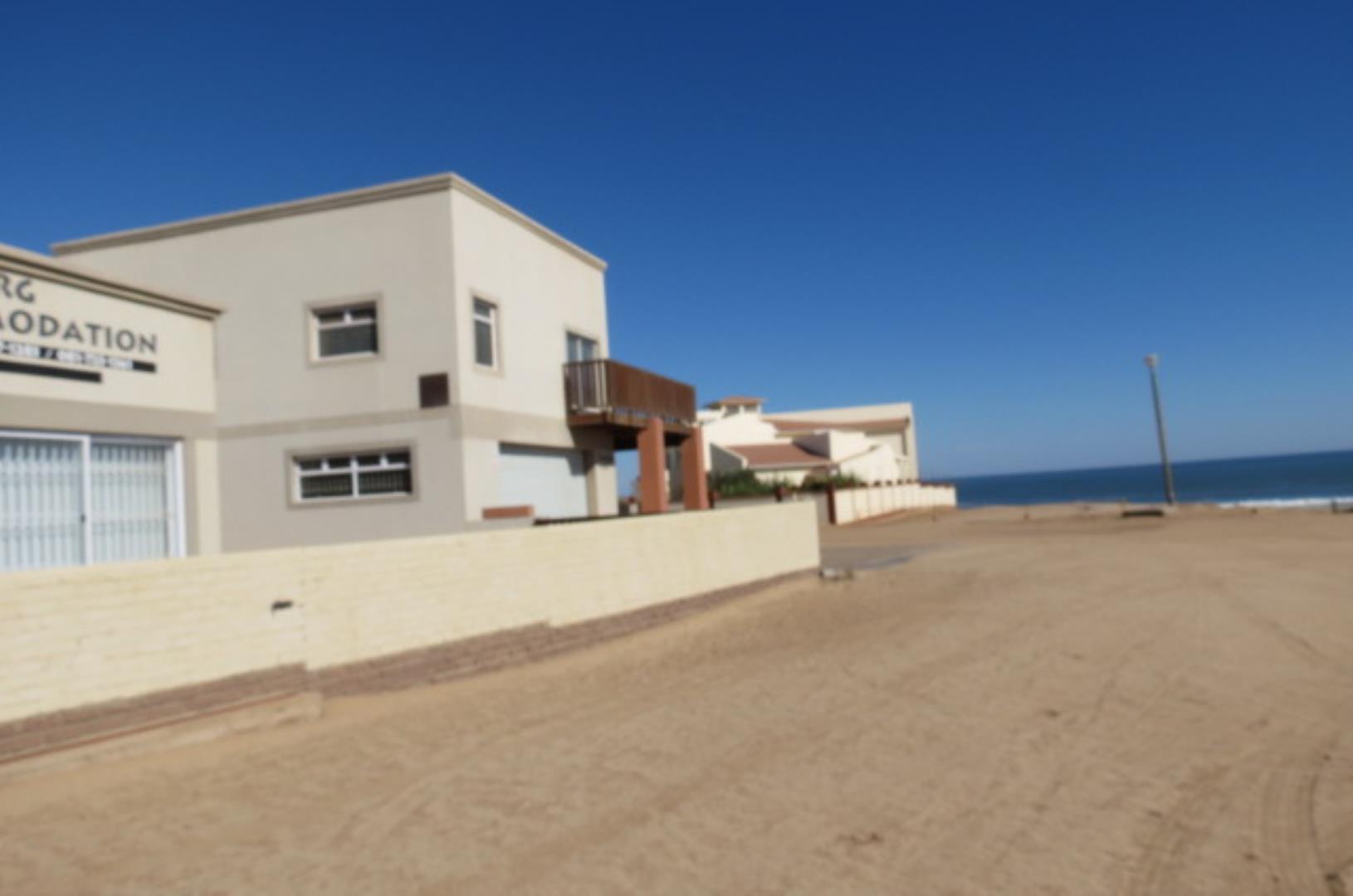 9 Bedroom House + Cottage/Flat for Sale - Erongo